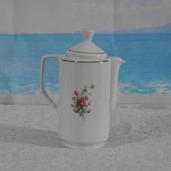 Teapot / Coffee Pot Cream & Sugar and 5 Cups and Saucers made in Yugoslavia - Picture 2 of 7